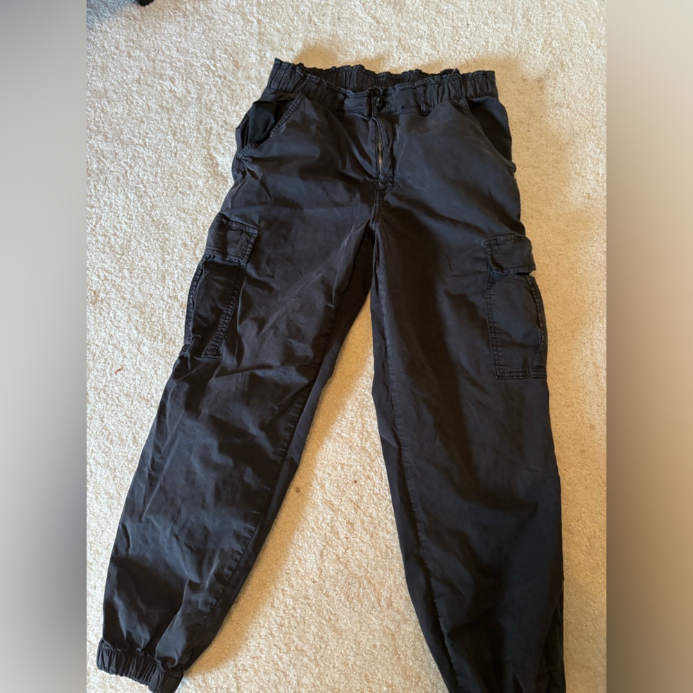 American Eagle cargo Crop